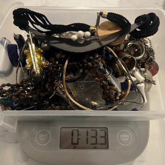 11oz Mystery Jewelry Lot – Necklaces, Earrings, Bracelets & More! - Picture 4 of 4